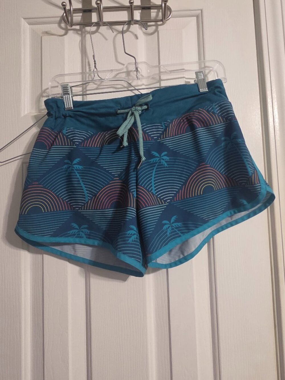 Rabbit Women's Surf N' Turf 2.5" Short Blue Coral